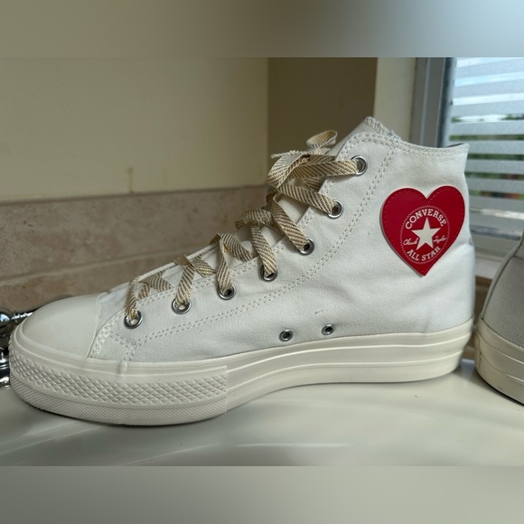 NWOT Converse White High-Tops with Red Heart Patch Valentine’s - Picture 1 of 5